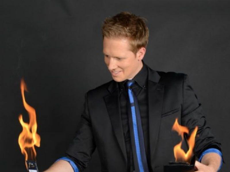 martin close up magician